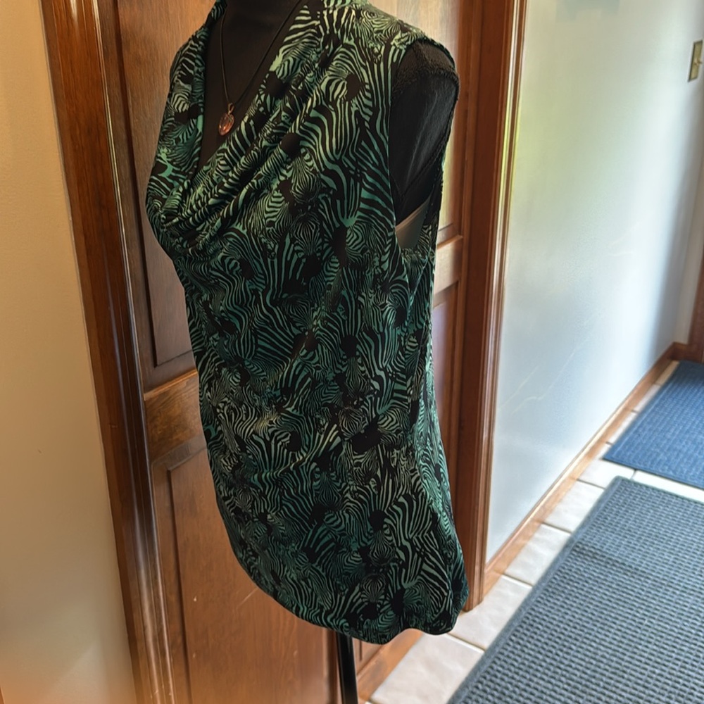 Worthington Green and Black Women's Sleeveless Top - Picture 7 of 9